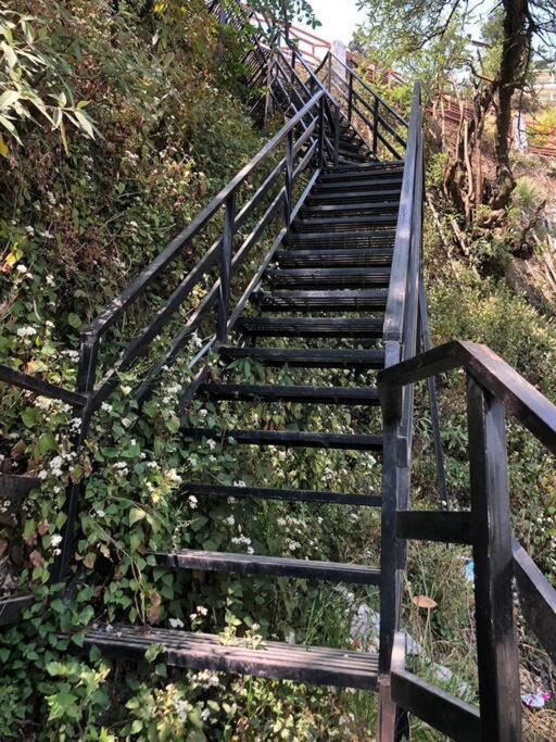 100 Stairs Holiday Home Mussoorie Eksteriør billede